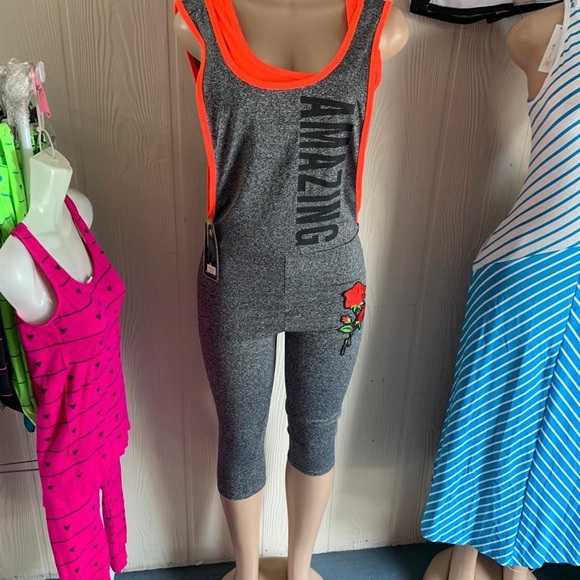 Clothes - Picture 4 of 8